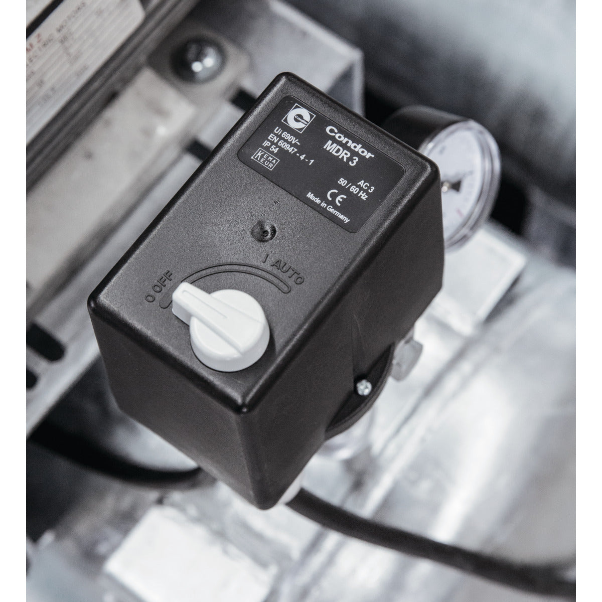 Stationär kolvkompressor AIRPROFI DUO 703 / 2x75 / 13